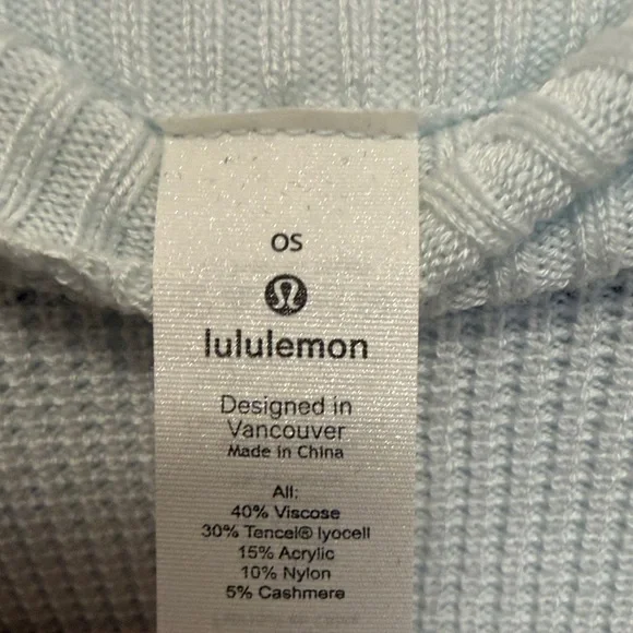 Lululemon Light Blue Women's Knit Poncho Sweater in excellent condition - Picture 2 of 4